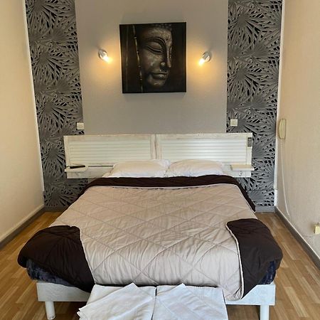 Hotel Auberge Des Charmilles Sainte-Soulle الغرفة الصورة