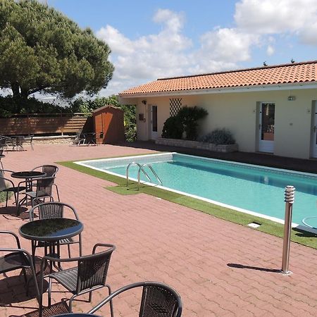 Hotel Auberge Des Charmilles Sainte-Soulle الغرفة الصورة